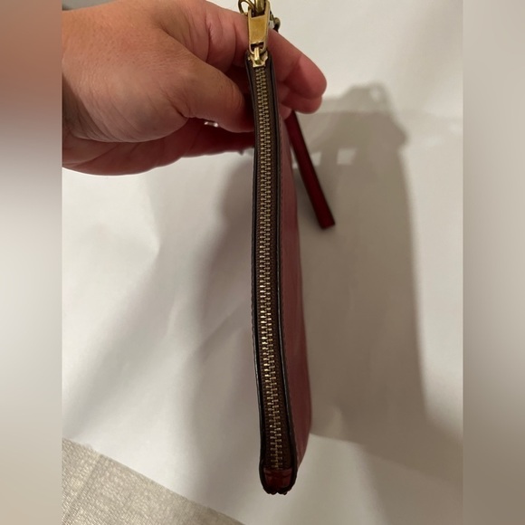 3/$25šFossil red leather zipper closure wristlet - Picture 2 of 4